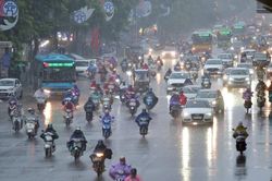 Dự báo thời tiết ngày 26/7: Bắc Bộ ngày nắng, Nam Bộ mưa lớn cục bộ