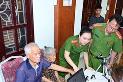Nỗi lòng thầy u tôi mỗi lần đưa tiễn người thân vào lửa đạn…