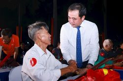 Hà Nội trao 130 di ảnh phục dựng tặng gia đình, người thân liệt sĩ
