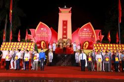 Hà Nội viết tiếp khúc tráng ca bằng lòng biết ơn