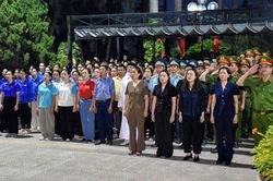 Tri &acirc;n c&aacute;c anh h&ugrave;ng tại Nghĩa trang liệt sĩ Nhổn
