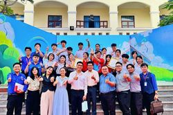 Kỳ nghỉ hè 8 tuần của giáo viên: Có một kiểu 'áp lực' mang tên không lên lớp