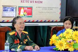 Tuổi trẻ Trường trung học phổ thông Nguyễn Trãi và buổi học lịch sử đặc biệt từ nữ anh hùng 'Út Nghét'