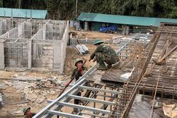 Tiếp tục đẩy nhanh tiến độ hoàn thành, bàn giao và đưa vào vận hành các trường phổ thông nội trú liên cấp tại các xã biên giới