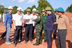 Chủ tịch UBND tỉnh Lê Hải Hòa kiểm tra tiến độ 9 dự án trường nội trú liên cấp tại các xã biên giới