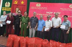 Hội Cựu CAND TPHCM trao quà tri ân các thương binh, gia đình liệt sĩ