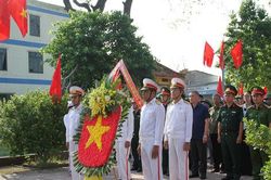 Lãnh đạo xã Mỹ Đức dâng hương tưởng niệm các Anh hùng liệt sĩ