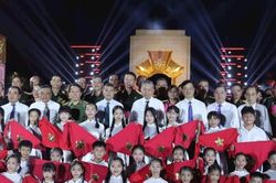 Xúc động cầu truyền hình 'Sao sáng dẫn đường' tri ân các Anh hùng liệt sĩ