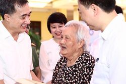 Những hình ảnh ý nghĩa trong chương trình tri ân người có công ở Bắc Ninh
