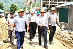 Phó Thủ tướng kiểm tra tiến độ trường nội trú hơn 251 tỷ đồng tại Tuyên Quang
