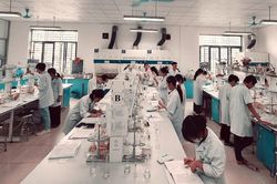 Toàn cảnh điểm sàn ngành Dược học 2026 tại các cơ sở đào tạo trọng điểm