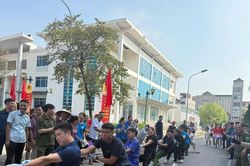 S&ocirc;i nổi giải k&eacute;o co hưởng ứng Ng&agrave;y hội to&agrave;n d&acirc;n bảo vệ an ninh Tổ quốc