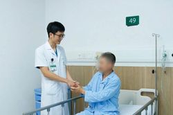 50 phút 'chạy đua' giành giật sự sống cho nam trung niên bị ngừng tim, động mạch hẹp 99%