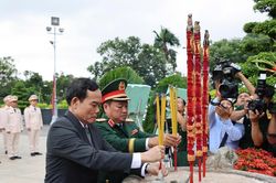 TP Hồ Ch&iacute; Minh: D&acirc;ng hoa, d&acirc;ng hương tưởng niệm c&aacute;c anh h&ugrave;ng liệt sĩ