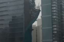 B&atilde;o Noul &aacute;p s&aacute;t, gi&agrave;n gi&aacute;o cao tầng đổ sập ở Hong Kong