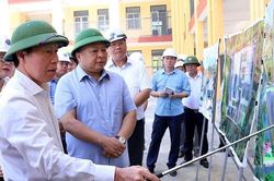 Phó Thủ tướng Chính phủ Lê Tiến Châu kiểm tra tiến độ dự án trường học trăm tỉ đồng vùng biên viễn