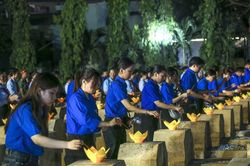 Tuổi trẻ Gia Lai thắp nến tri &acirc;n c&aacute;c Anh h&ugrave;ng liệt sĩ