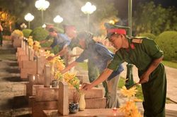 Thắp nến tri ân các Anh hùng liệt sĩ tại Nghĩa trang Tông Khao