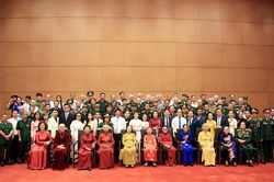 Ph&oacute; Chủ tịch Quốc hội Nguyễn Thị Thanh gặp mặt Mẹ Việt Nam Anh h&ugrave;ng, người c&oacute; c&ocirc;ng ti&ecirc;u biểu