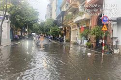 H&agrave; Nội: &Uacute;ng ngập do vượt khả năng ti&ecirc;u tho&aacute;t cục bộ của hệ thống