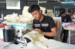 Thanh khoản căng, lãi suất khó hạ