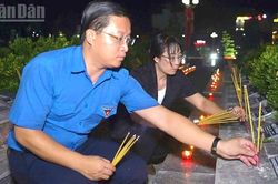 15.000 đoàn viên, thanh niên thắp nến tri ân các Anh hùng liệt sĩ