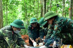 Phát hiện, quy tập 5 hài cốt liệt sĩ cùng nhiều di vật tại xã Hướng Lập, tỉnh Quảng Trị