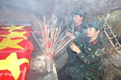 Tiếp sức h&agrave;nh tr&igrave;nh t&igrave;m kiếm, quy tập h&agrave;i cốt liệt sĩ tại hang Đ&aacute; Sập