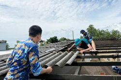 Lữ đoàn 175 hỗ trợ người dân Cà Mau khắc phục hậu quả dông lốc