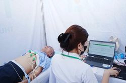 Hải Phòng tặng quà, khám sức khỏe các thương binh, bệnh binh phường Lê Thanh Nghị