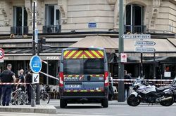Pháp: Tấn công bằng dao tại thủ đô Paris