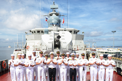 Sĩ quan, thủy thủ Hải qu&acirc;n Philippines tham quan T&agrave;u 015-Trần Hưng Đạo