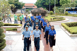 Th&aacute;ng Bảy nghĩa t&igrave;nh ở Sư đo&agrave;n 377