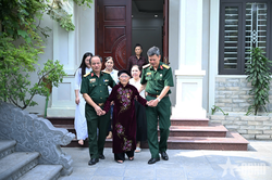 Một đời mẹ, muôn đời Tổ quốc