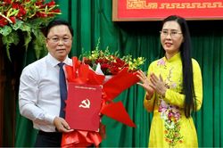 Đồng ch&iacute; L&ecirc; Tr&iacute; Thanh được bầu giữ chức Ph&oacute; B&iacute; thư Th&agrave;nh ủy, Chủ tịch UBND TP Huế