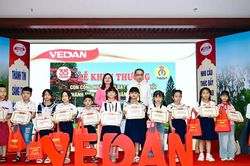 Vedan Việt Nam tuyên dương gần 1.000 học sinh là con cán bộ công nhân viên đạt thành tích học tập xuất sắc