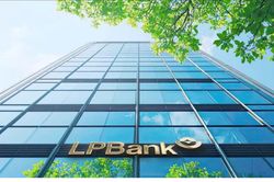 &Ocirc;ng Phạm Nhật Vượng v&agrave; vợ l&agrave; cổ đ&ocirc;ng lớn của LPBank