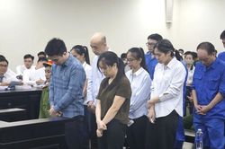 Xét xử 14 bị cáo trong đường dây sản xuất thực phẩm chức năng giả