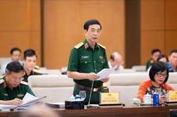 Luật h&oacute;a quy định đưa sĩ quan qu&acirc;n đội ch&iacute;nh quy về cấp x&atilde;