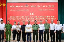 Khánh Hòa trao Bằng 'Tổ quốc ghi công' cho thân nhân liệt sĩ Nguyễn Xuân Hải