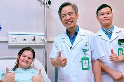 Người phụ nữ New Zealand tìm đến Việt Nam thay khớp háng