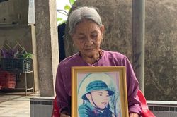 Mẹ vẫn chờ con…