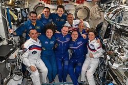 Phi hành đoàn Mỹ-Nga trở về Trái Đất sau 241 ngày trên ISS