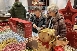 Gi&aacute; cacao đ&atilde; giảm mạnh, nhưng những &ocirc;ng lớn ng&agrave;nh socola lại theo đuổi một hướng đi kh&aacute;c