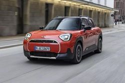 Cận cảnh xe điện MINI Aceman ra mắt tại Việt Nam, giá 2,419 tỷ đồng