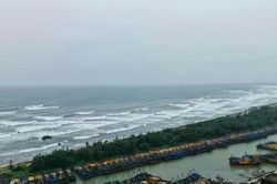 Trung Quốc hủy hơn 1.800 chuyến bay, đường sắt Quảng Đ&ocirc;ng t&ecirc; liệt