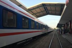 Tàu Bắc - Nam dừng khẩn cấp cứu hành khách