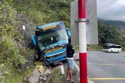 Tai nạn xe khách trên đường Nha Trang - Đà Lạt, nhiều người bị thương