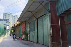 Dãy kho xưởng quanh hiện trường vụ cháy ở Hà Nội bị cắt điện, ngừng hoạt động
