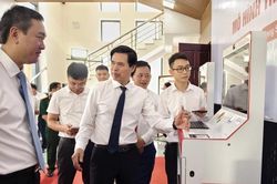 Lạng Sơn khai trương Trạm dịch vụ c&ocirc;ng số phục vụ người d&acirc;n